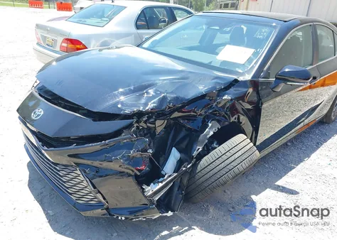 2025 Toyota Camry Xle z USA, uszkodzony, nr VIN 4T1DAACK0SU145029